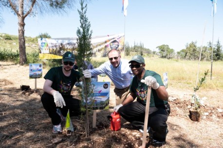 Участники Евровидения посадили деревья в Израиле