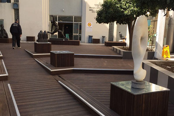 Отремонтированный больничный двор. двор, фото: Йоав Сапахи
