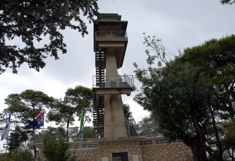 מגדל תצפית למניעת שריפות ביער עופר.  צילום: מיכאל חורי