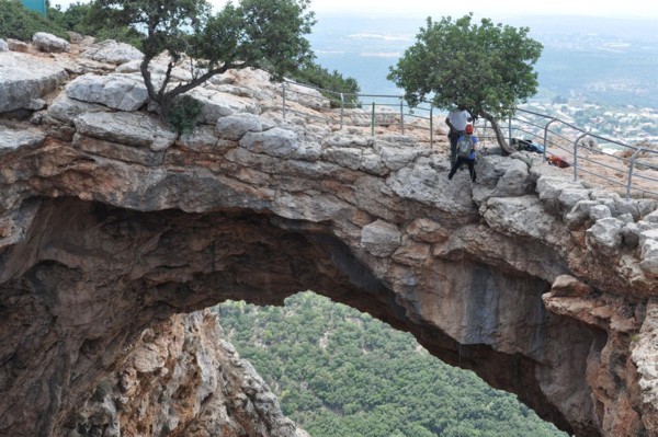 К одной из самых чудесных природных достопримечательностей Израиля – пещере Кешет – проложена доступная каждому тропа.
